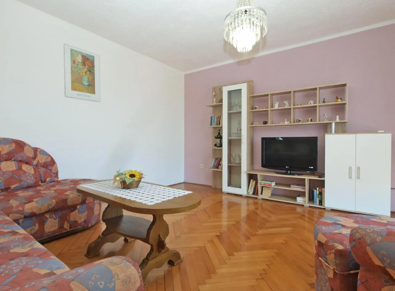 Apartments Boris 1079 Galižana